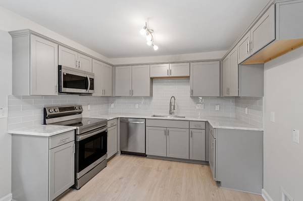 $200,000 / 3br - 988ft2 - 3 Bed Ranch con TECHO NUEVO, Ventanas, Revestimiento, HVAC, Calentador de Agua y MÁS! (Sanford)63685979163779121