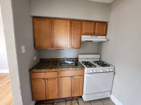 $570 Pleasant Auburn Gresham 1Br 1Ba Heat Included (Auburn Gresham)63960011408131123