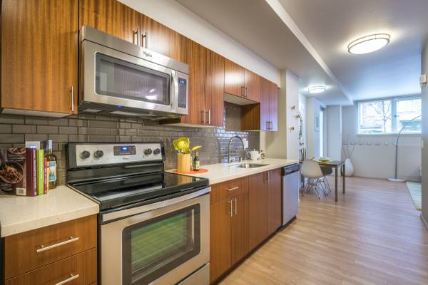 $2,124 / 506ft2 - Courtyard view, Garage, Recreation Room (905 Dexter Ave N, Seattle, WA)63811610557315123