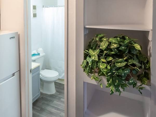 Laundry facilities, No long term lease required 1