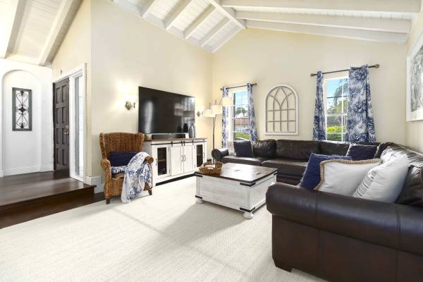 $824,500 / 4br - 2690ft2 - *** INTERCOASTAL VIEWS W/OUT THE PRICE!! *** (Indialantic)63846409201667122