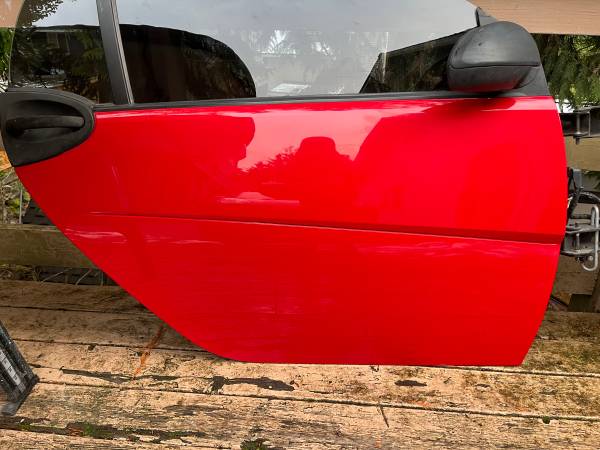 Smart fortwo doors parting out various parts - $100 (West Seattle)63470979637891121