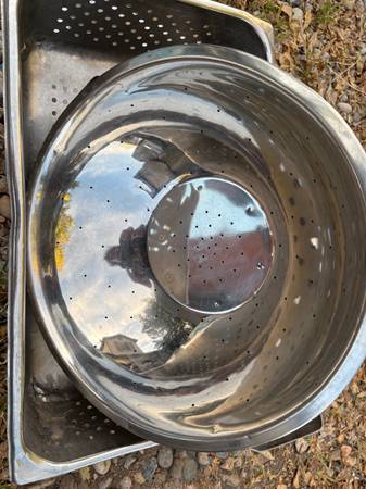 Restaurant containers and colander 1
