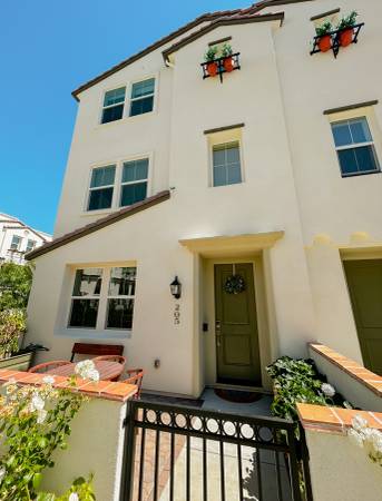 $5,300 / 4br - 1840ft2 - Encantador condominio de 3 pisos, 4 habitaciones, 3.5 baños (novato)63667905757699120