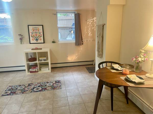 $1,800 / 1br - 450ft2 - Estudio con cocina/porche compartido! (Cambridge)63828557379587123