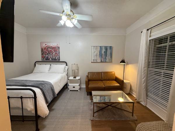 $1,200 / 1br - 350ft2 - French Quarter- St. Philip St- Fully Furnished (New Orleans)63791993330307120