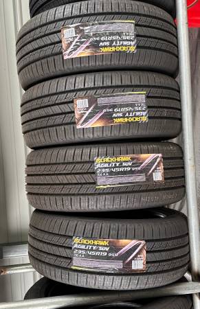 (4) 235/45R19 NUEVO BLACKHAWK GARANTÍA DE 50.000 MILLAS - $480 (North Hollywood)63435358348289120