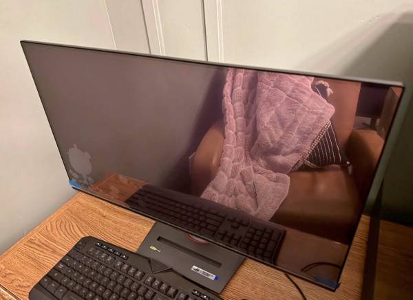 Asus ROG Strix 4k 27” QD-OLED 240Hz XG27UCDMG 1