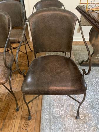 4 Dining Room Chairs 1