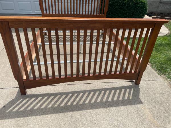 Bed-Queen Size-Wood Slat Style, Quality - $250 (Columbia MO)63471026025859123