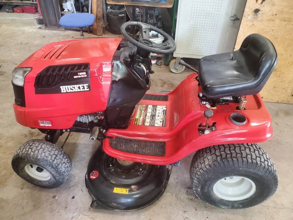 HUSKEE LAWN TRACTOR 1