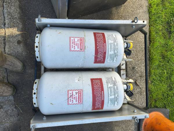 2 Propane LP 40 LB Tanks 1