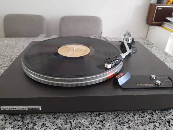 Kenwood KD-2070 Direct Drive Turntable 1