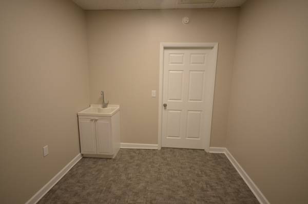 $250 / 110ft2 - 1720 Merriman Rd - Suite Disponible (Akron)64150294584706124