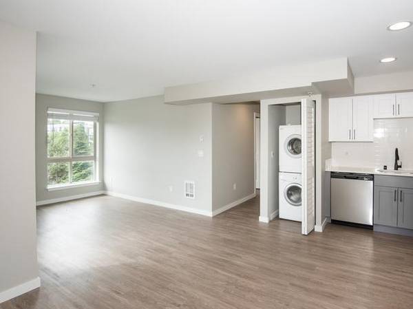 $1,500 / 1br - 455ft2 - Balcónes privados, terraza en la azotea, terraza con fogata (West Seattle)63885012052865120