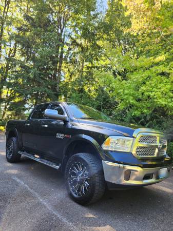 2016 Dodge RAM Truck 1500 EcoDiesel 4x4 Laramie Crew Cab 5.5ft  1