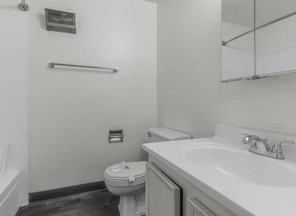 $1,350 / 1br - Awesomely Affordable | Clubhouse, Pets Welcome - 1 Free Mth! (North Clackamas)63867270599297121