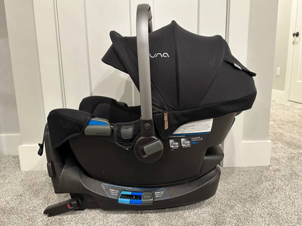 Nuna PIPA rx infant car seat with two bases 1