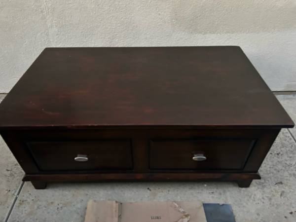 QUALITY HIGH FUNCTIONAL WOODEN COFFEE TABLE CAN DELIVER LOCAL IF NEEDED 1