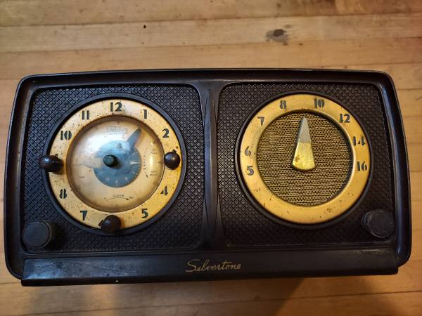 Vintage Silvertone Radio 1