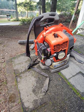 Husqvarna 130BT Backpack leaf blower 1