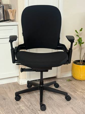 Steelcase Leap V2 Wide Version (2023 Model) 1