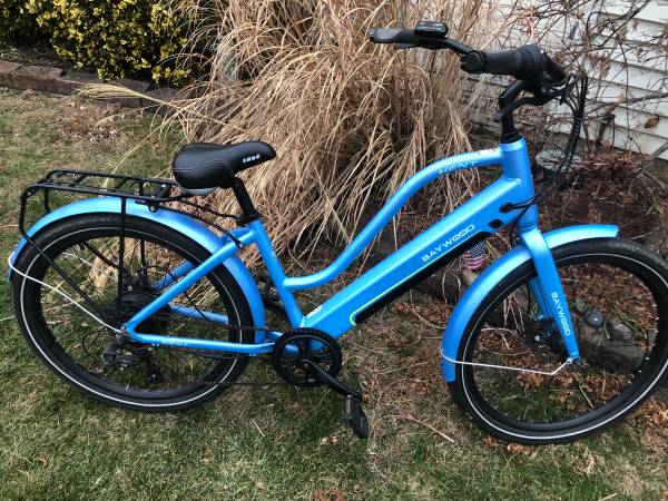 KENT BAYWOOD ELECTRIC BEACH CRUISER 1