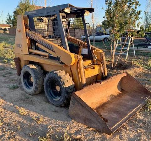 CASE 1840 01 SKIDSTEER LOADER 1