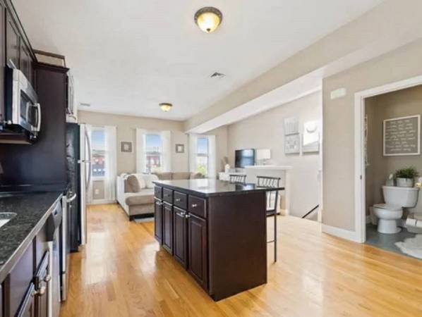 $520 / 1br - SPACIOUS MASTER BEDROOM CLOSE TO COLORADO COLLEGE AND DOWNTOWN (Colorado Springs)63686691559425122