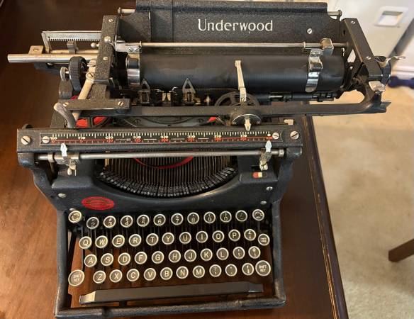 Antique and Vintage Underwood 1929 Standard Typewriter 1