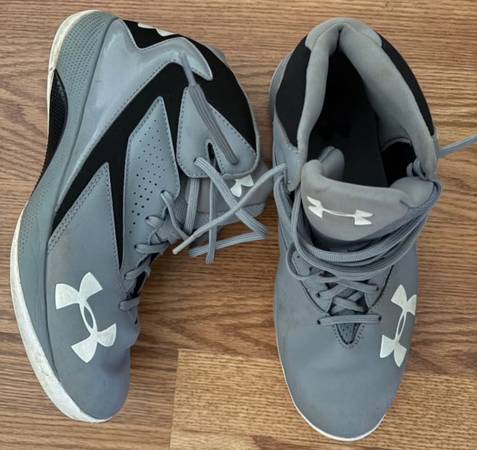 Mens 10.5 UA basketball shoes 10 1/2 men sneakers basketball hightops other 1