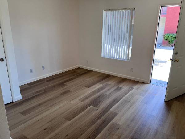 $950 / 2br - 755ft2 - Effortless Commute with Easy Access to 202 & 10 (East Phoenix)64024996957185120