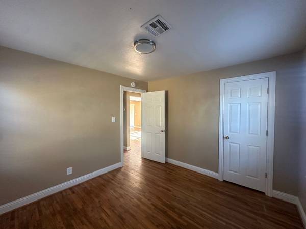 1129 Allen Dr 1
