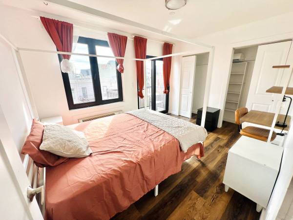 Looking for new roommate in Massive Triplex