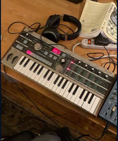 Korg Microkorg classic 2000s synthesizer 1
