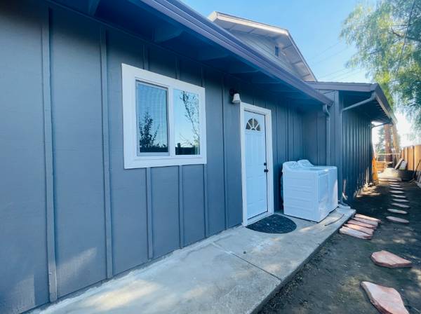 Garage Studio – 2 Beds | 1 Bath | Full Kitchen in San Jose – ALL utili 1