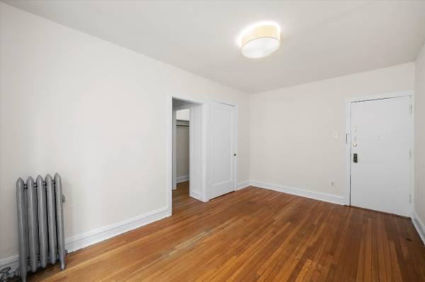 $1,195 Large Studio Apt in Central Logan Square! (NO MOVE-IN FEE!) (Logan Square)63898858898050122