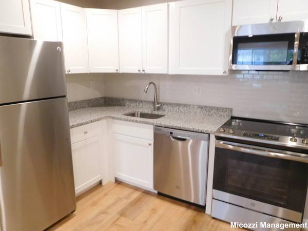 $2,495 / 1br - *NO FEE*  Sunny top floor, full renovation, granite/stainless *NOV 1* (Newton)63828336967681120