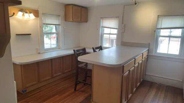 $2,000 / 1br - Large 1bdrm in Bedford Center (Bedford)63699468989699123