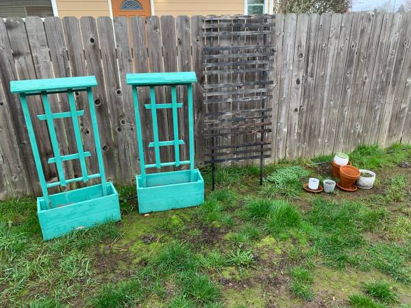 Gardening pots and Trellises 1