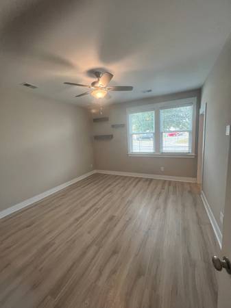 Spacious master bedroom / unfurnished / Park Circle 1