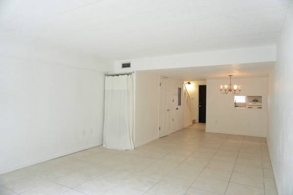 $1,650 / 2br - 1140ft2 - Live in the Heart of Ormond Beach–Just a short stroll to the Ocean! (Ormond Beach)63791498012803122