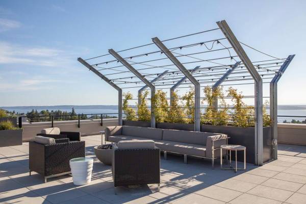 $2,141 / 1br - 579ft2 - Rooftop Lounge with Firepit, Pet Friendly, Large Wooden Barn Doors (West Seattle)63874306846339123