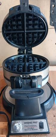 Waring Pro double waffle make 1