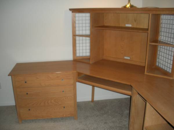 Solid Oak 4 Piece Corner Desk with Hutch 1