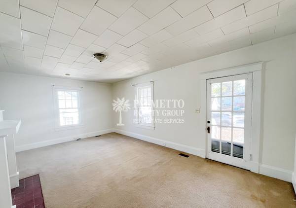 $1,295 / 2br - 1104 Gregory St (Greensboro)64027275076098121