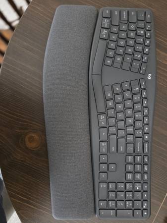 Logitech ERGO K860 Ergonomic Wireless Keyboard 1