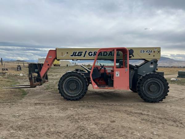 Telehandler JGL G9-43A 4750 hours Year 2004 PRICE REDUCED 1
