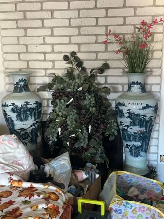 Large floor vases with stands 1