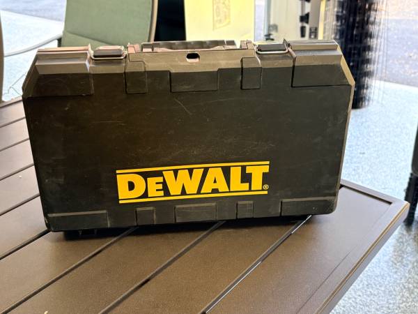 Carrying case for DeWalt DC385 reciprocating saw 1